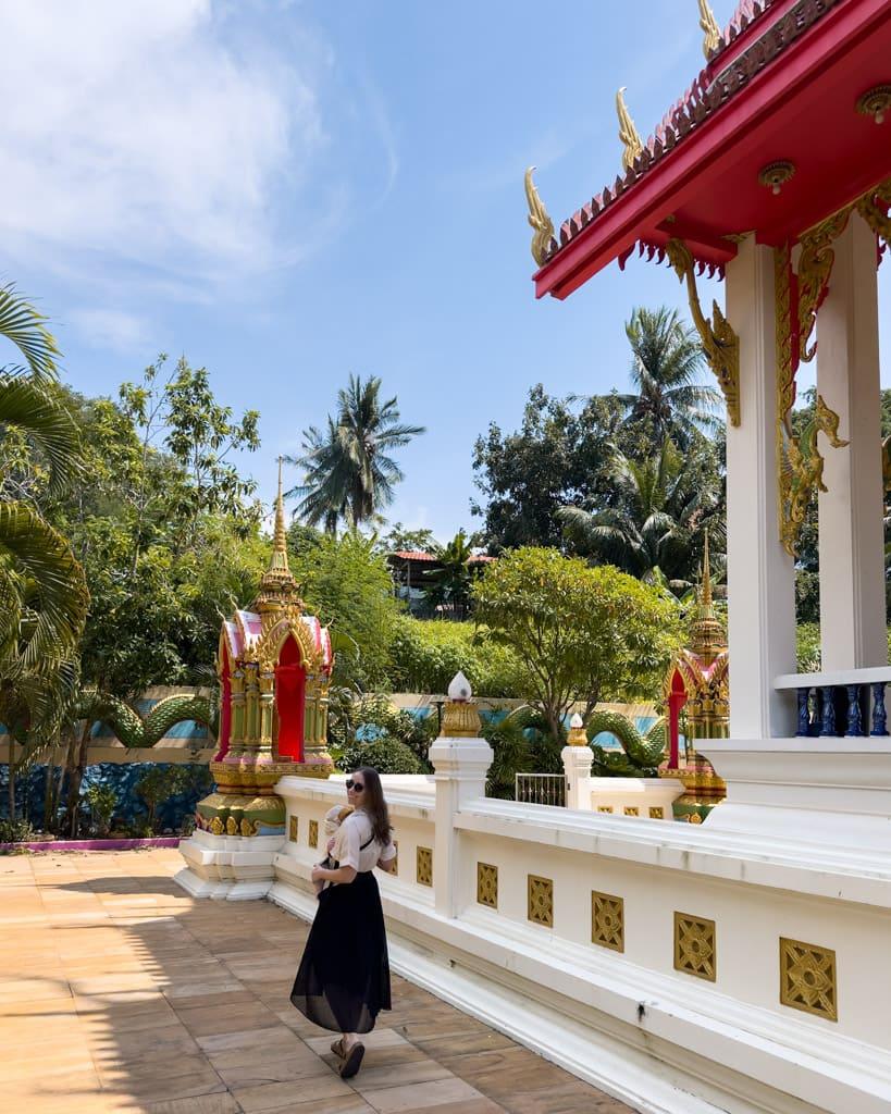 Victoria at the temple