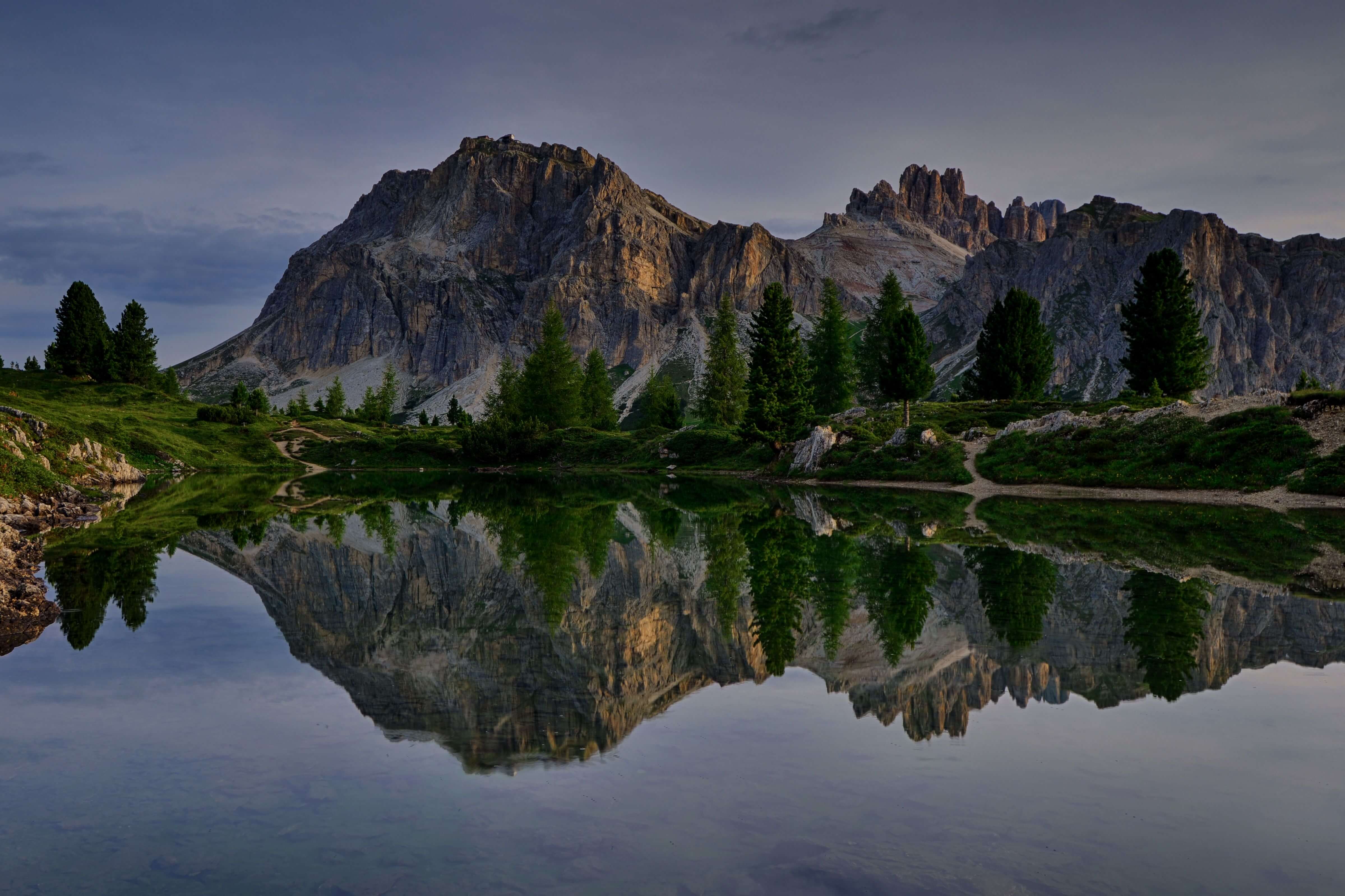 Lago di Limides ved skumring