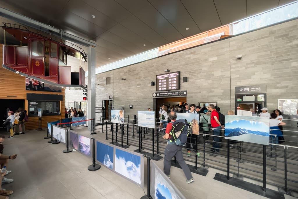Chamonix to Plan de l’Aigulle cable car station