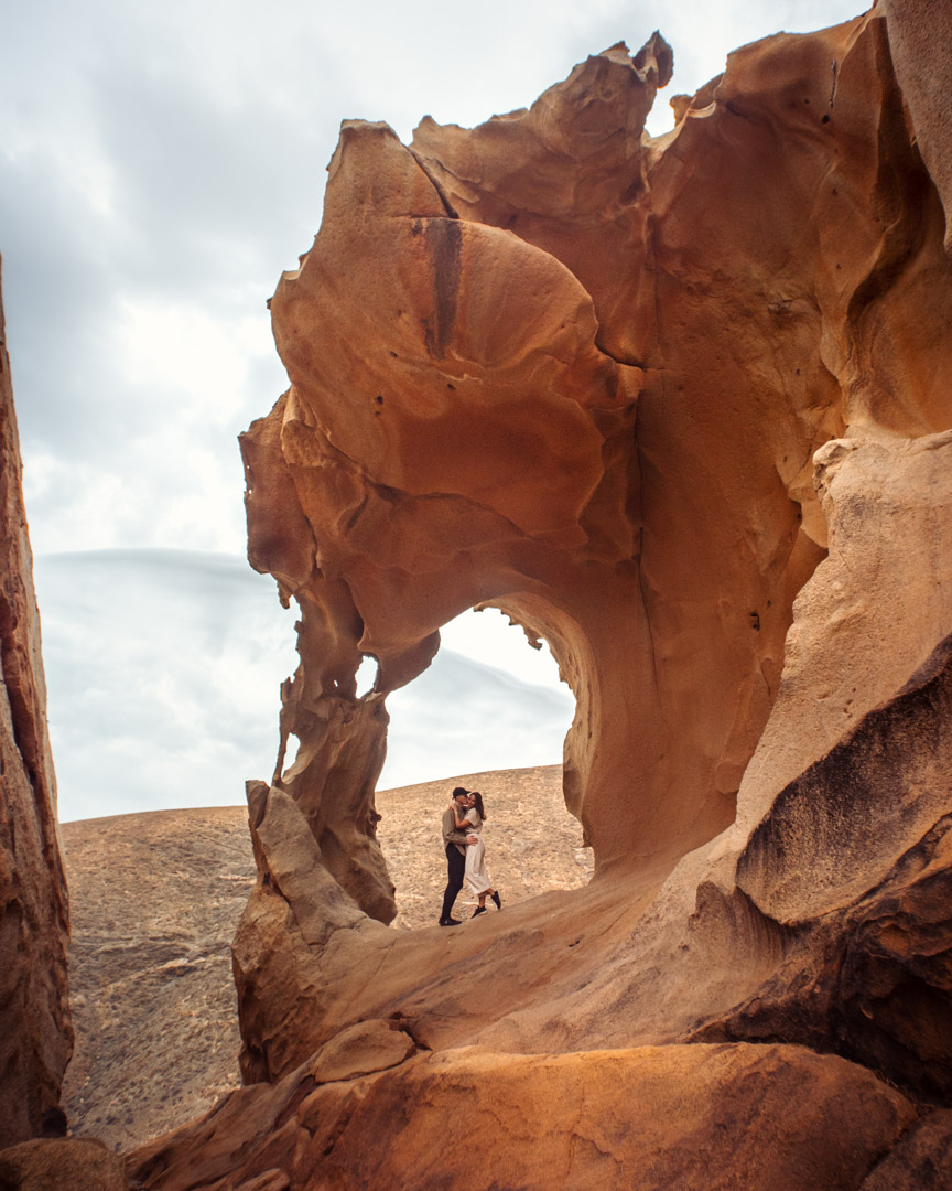 Alex and Victoria in Arco de las Penitas in Fuerteventura