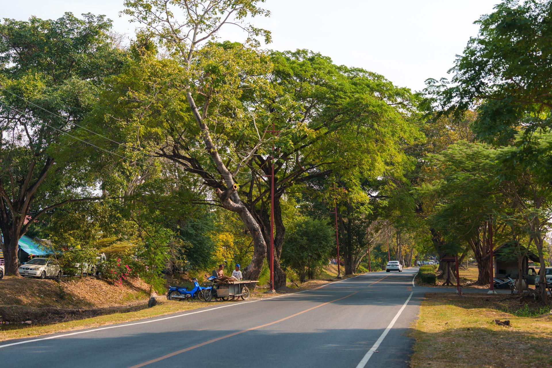 Road without sidewalk in Ayutthaya