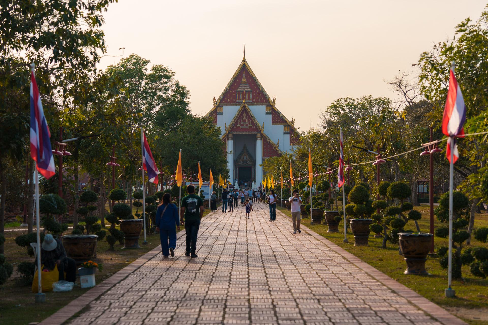 The road leading to the Wihan Phra Mongkhon Bophit temple