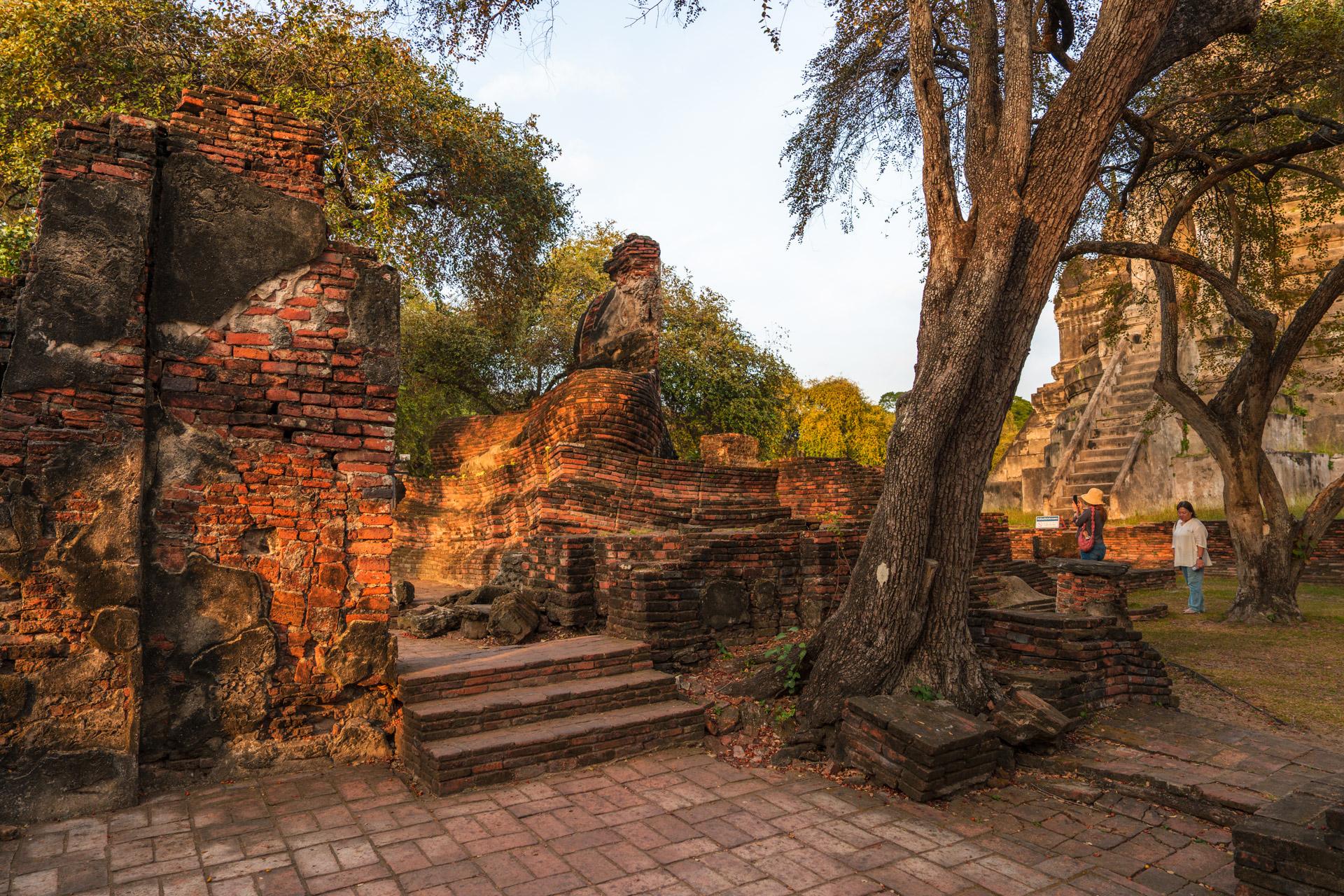 Temple buildings at the western end of Si Sanphet