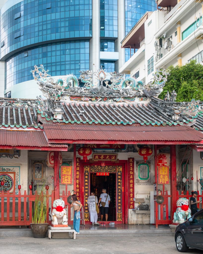 Chow Sue Kong Shrine in Talat Noi