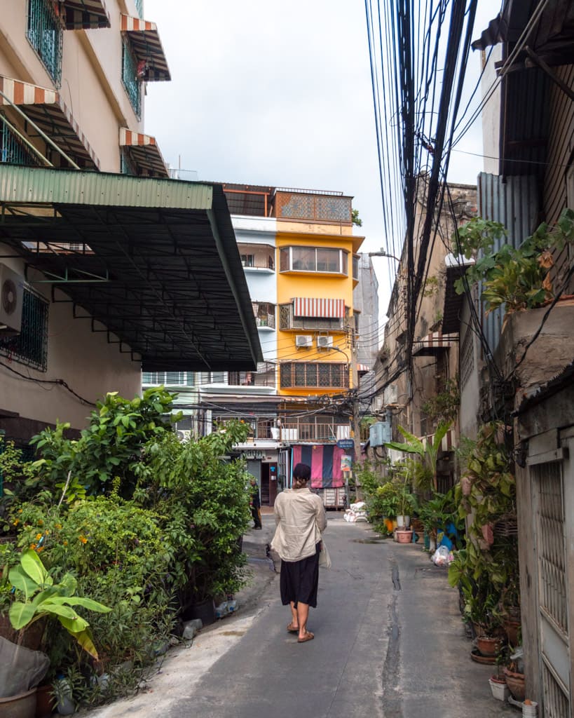 Narrow street in Talat Noi in Bangkok