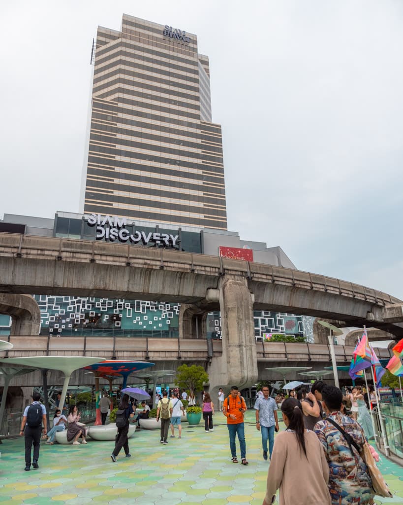 Siam Discovery Center in Bangkok with walkway