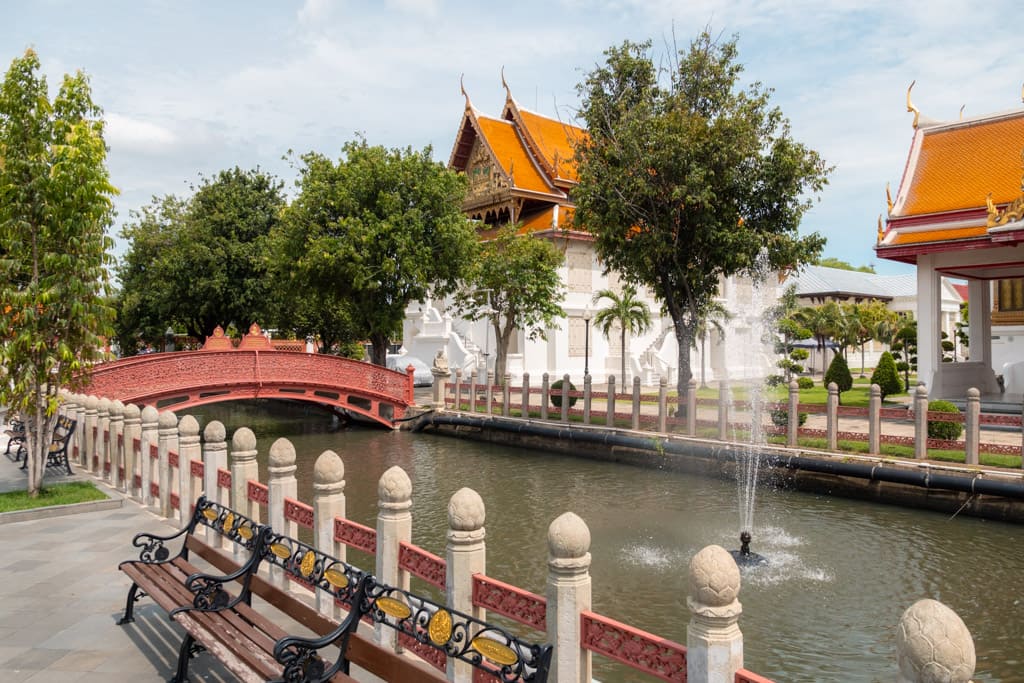 Wat Benchamabophit river and temple with bridge