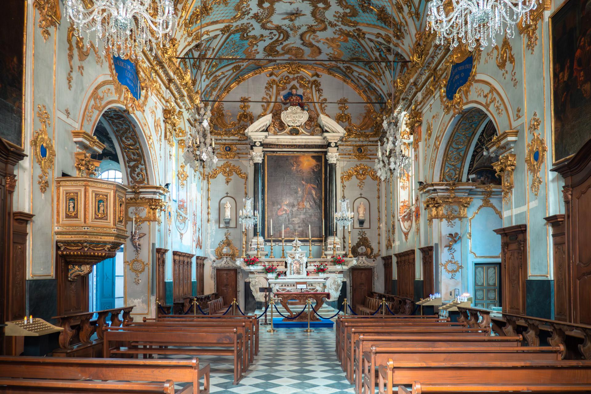 Ghjesgia Santa Croce interior