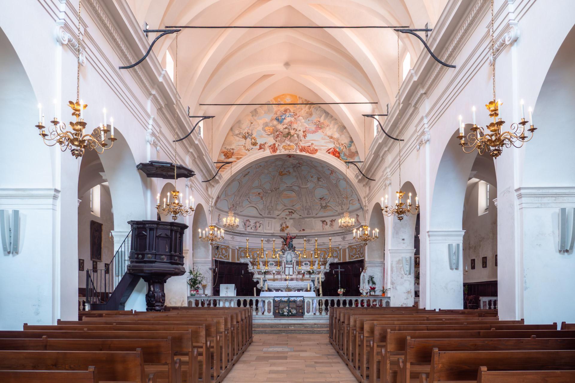 Église Sainte-Marie-Majeure interior