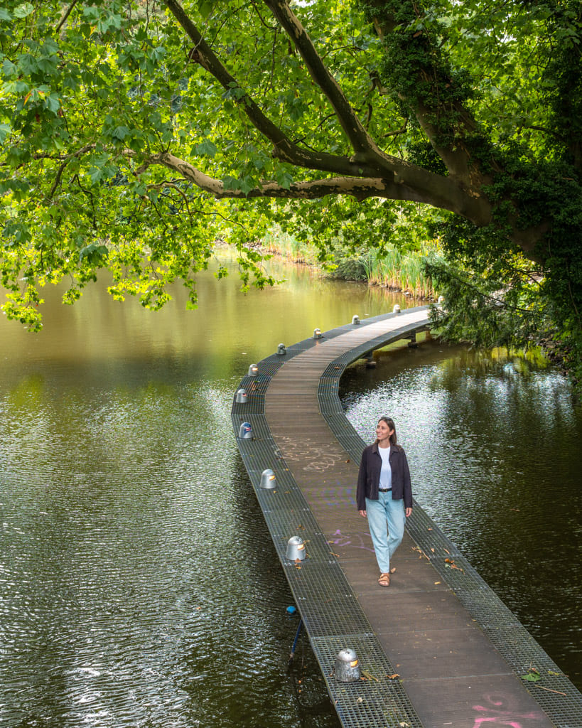 Victoria in Bremen with green space and a lake