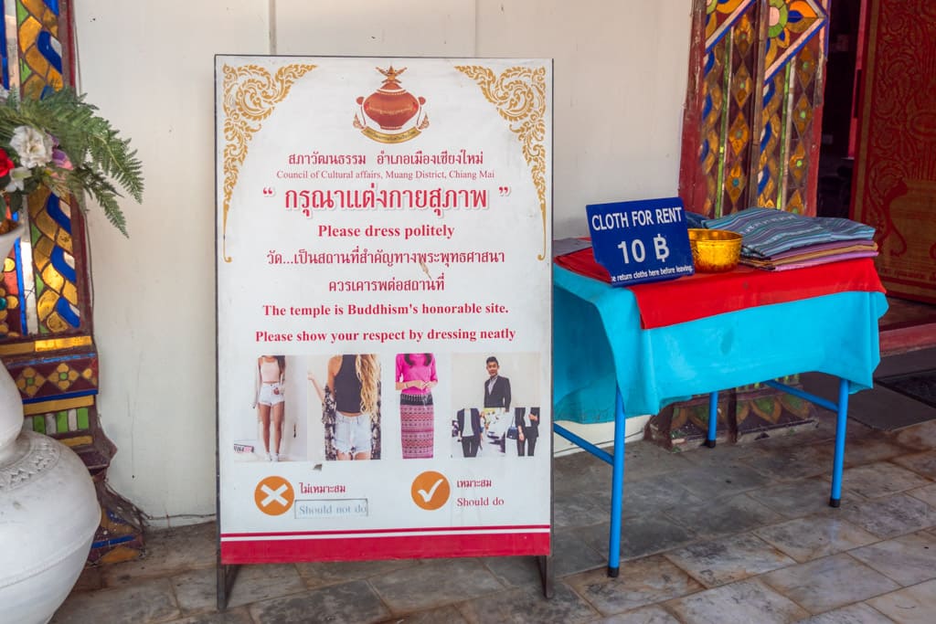 Temple clothing for rent in Chiang Mai