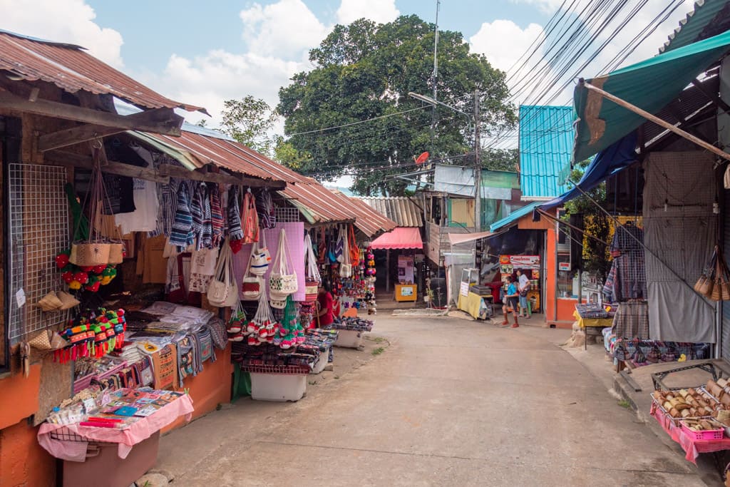 Hmong village Doi Pui shopping street