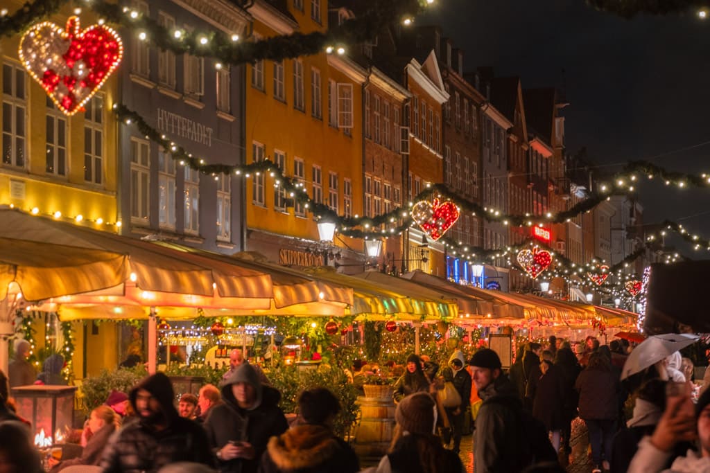 Christmas market in Nyhavn in the evening