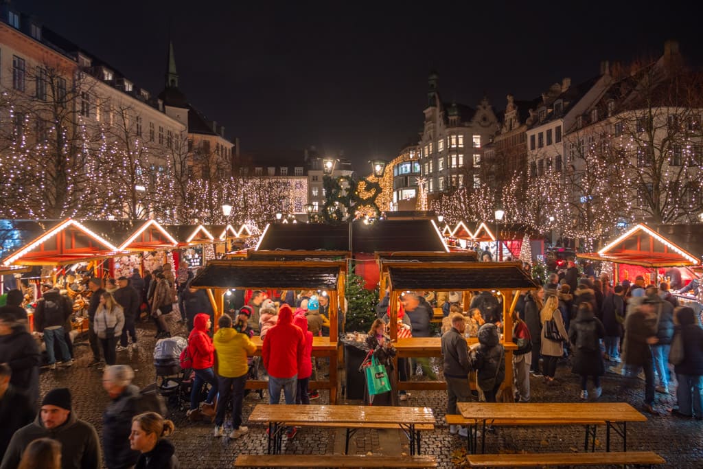 The Christmas market on Højbro Plads naturally framed by surrounding buildings