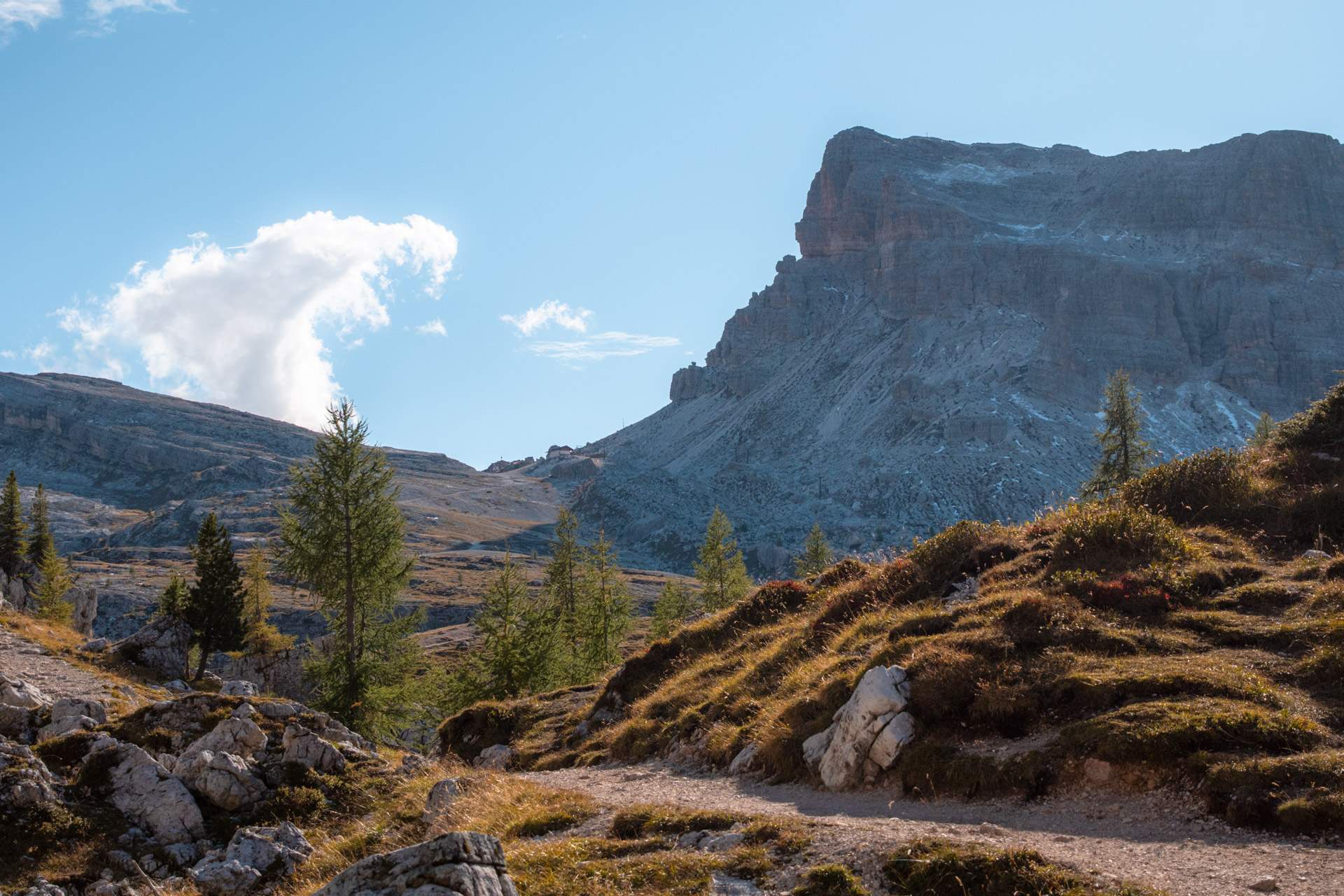 Easy gravel path at Cinque Torri