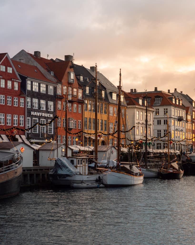 Christmas market in Nyhavn seen from opposite the canal