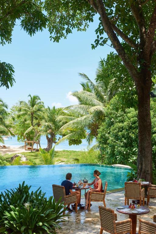 Couple by the pool at Constance Lemuria