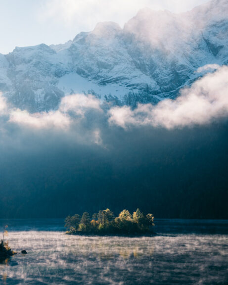 Eibsee in the early morning mist