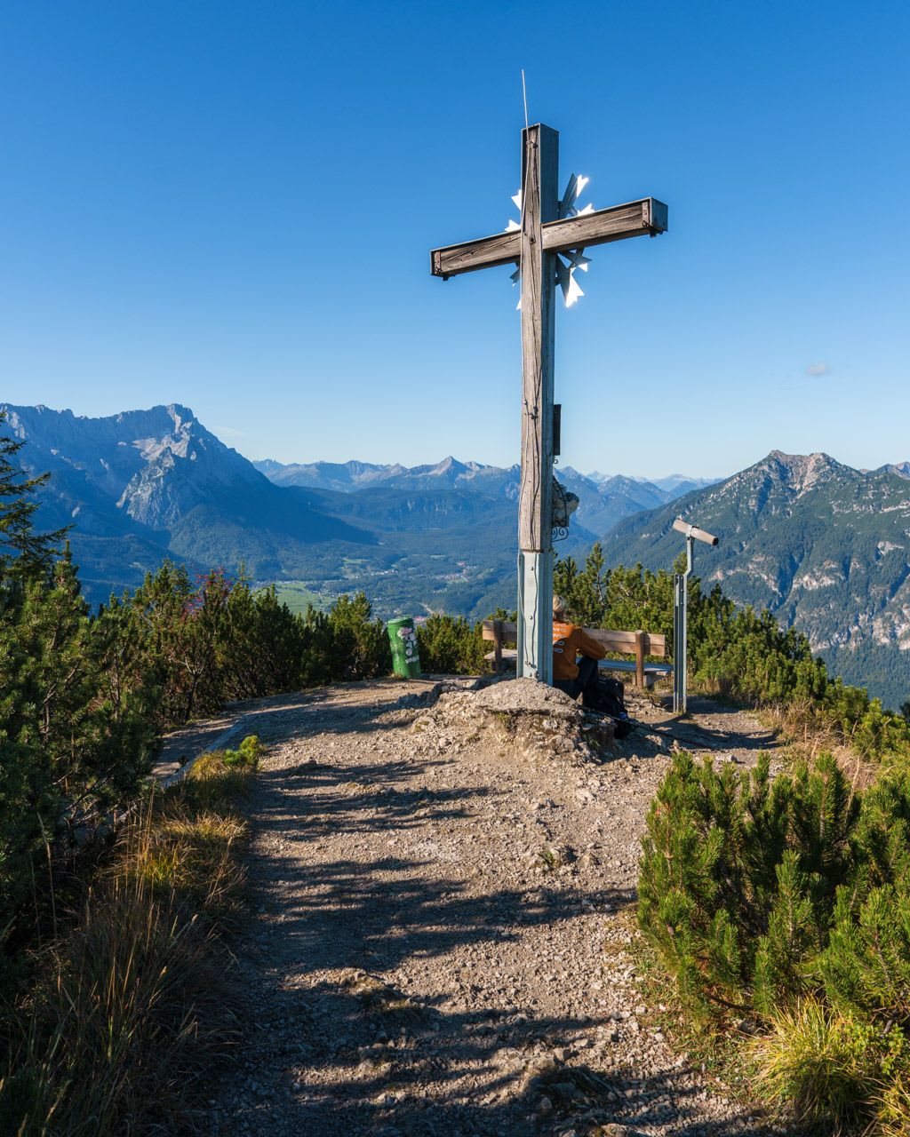 Farchanter Kreuz viewpoint on Wank with bench and viewfinder