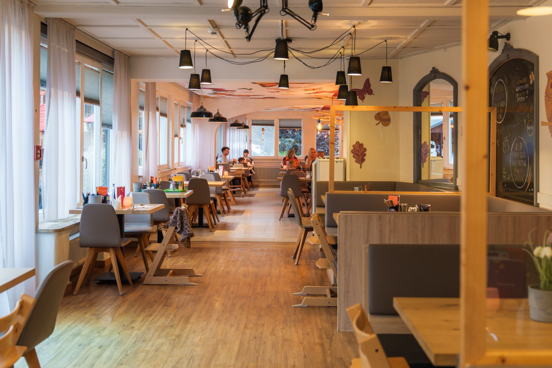 The restaurant at Leiners filled with families at dinner