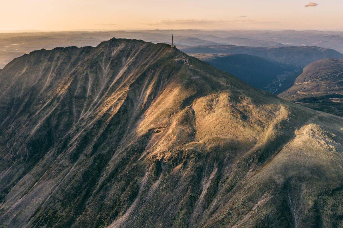 Gaustatoppen Hiking Guide: How to Visit & Routes to the Top
