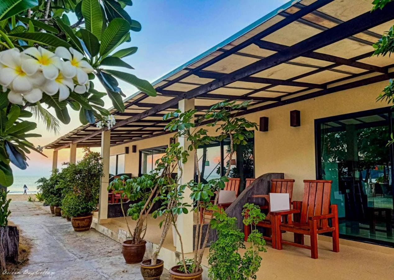 Golden Bay Cottage cottages at Khlong Dao