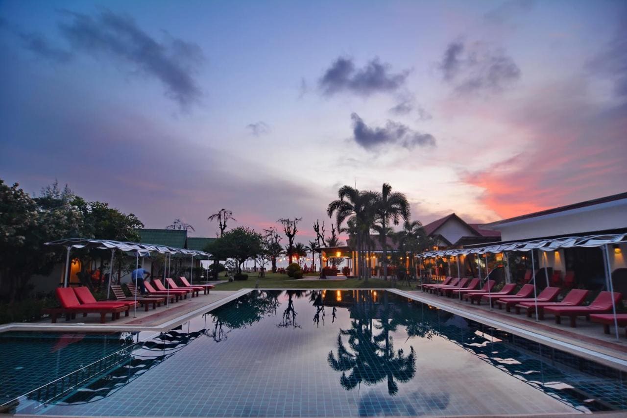 The pool at Golden Bay Cottage
