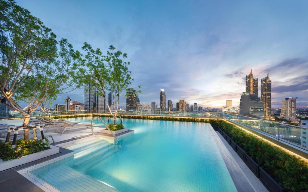 Grande Centre Point Surawong Bangkok pool and city view
