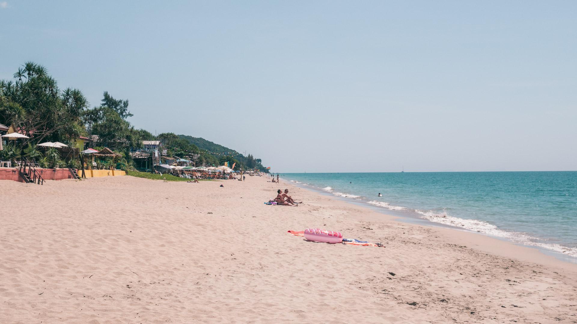 Soft sand, gentle waves and nice atmosphere at Klong Nin