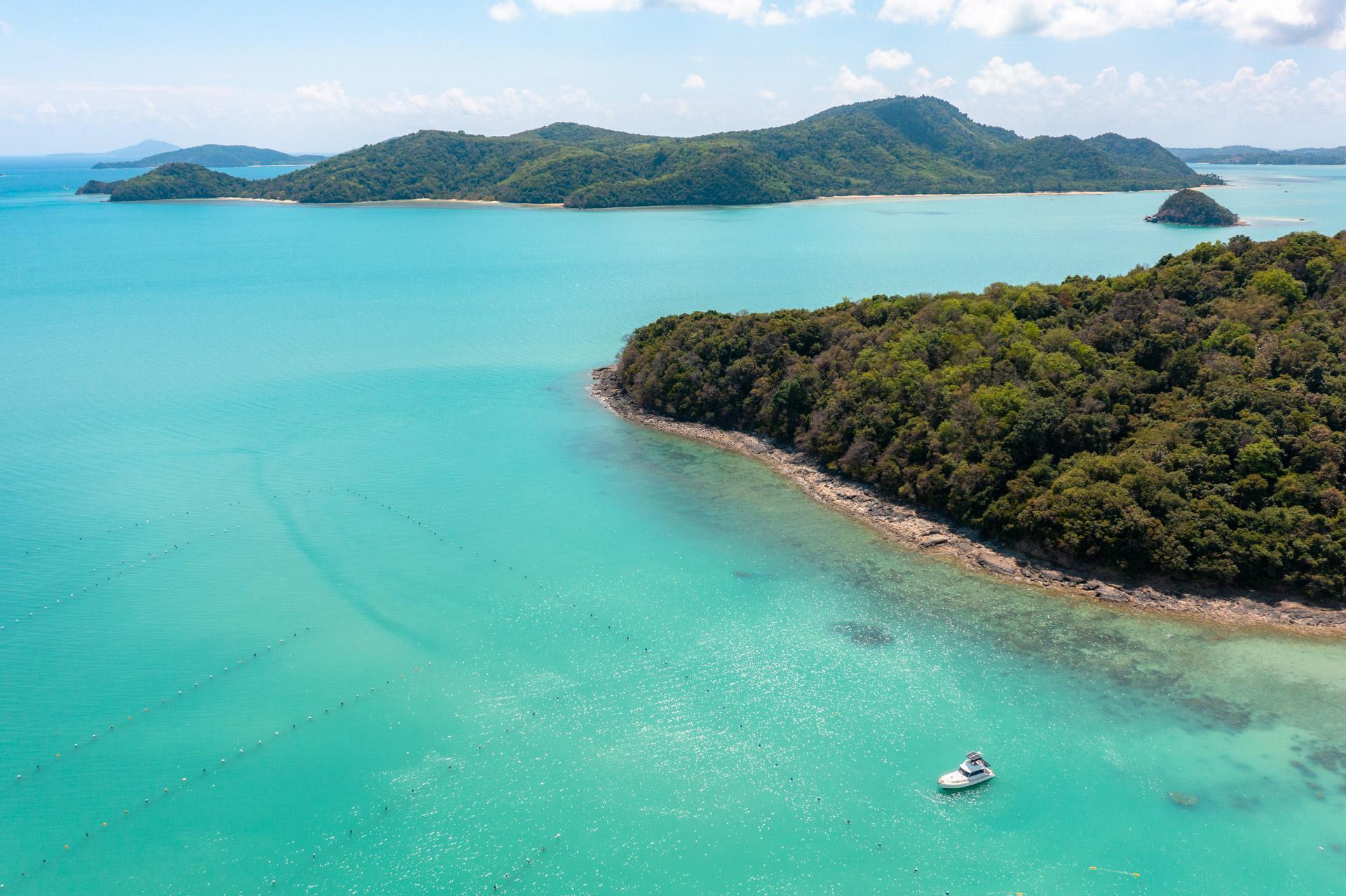 Koh Lon (in the background)