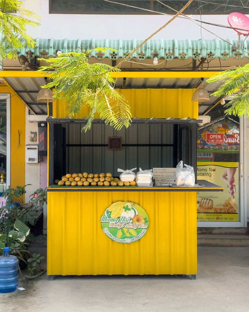 Mango sticky street stall in Sri Thanu