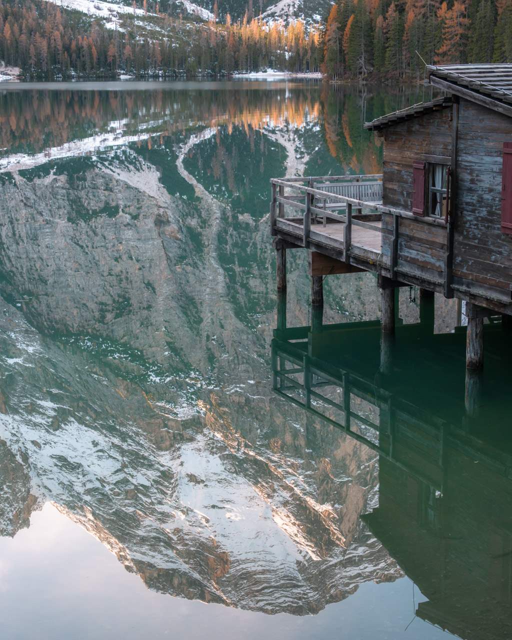 The boathouse Altes Holzhaus Pragser Wildsee at Lago di Braies