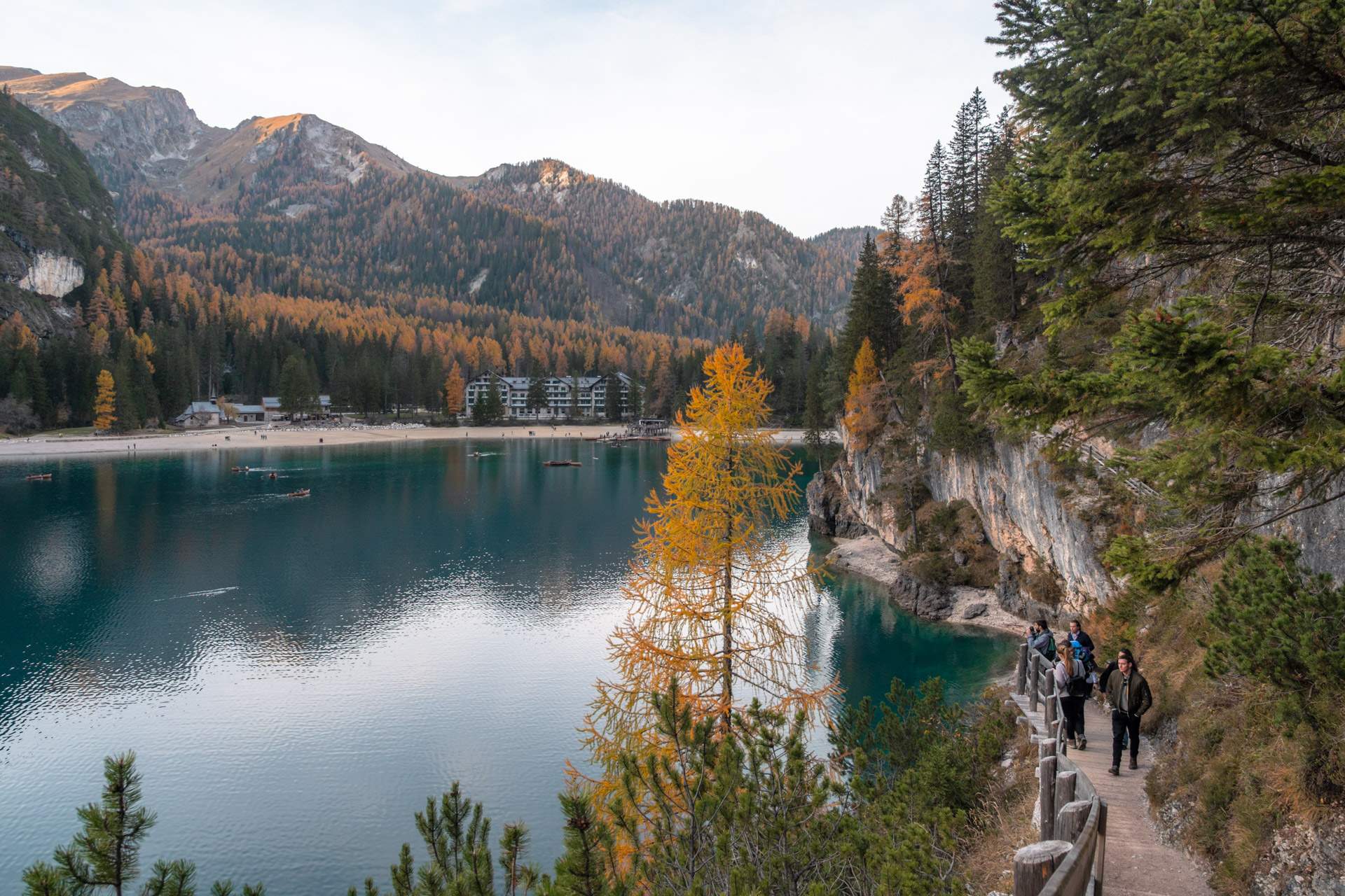 Hiking route around Lago di Braies