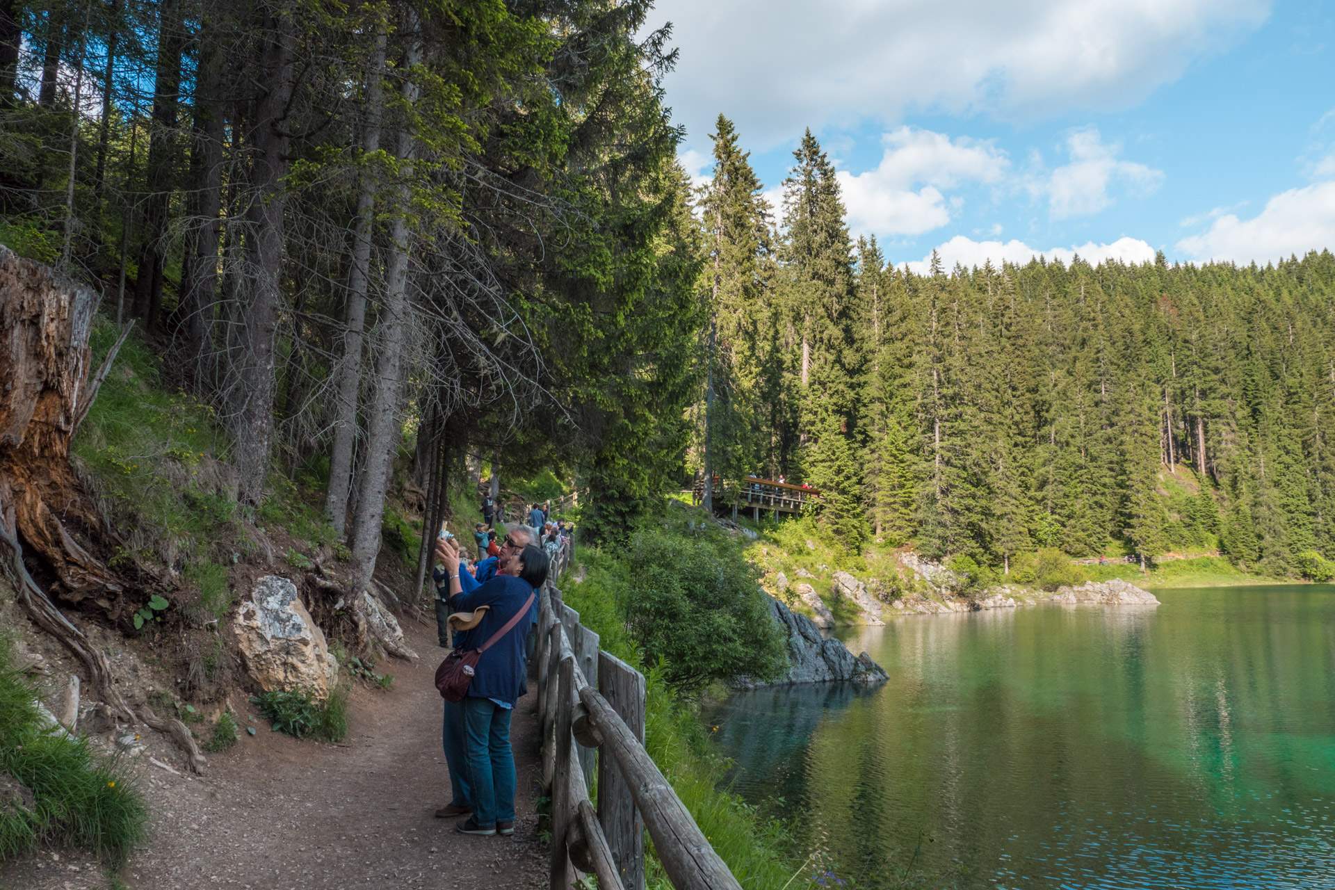 The path around Lago di Carezza