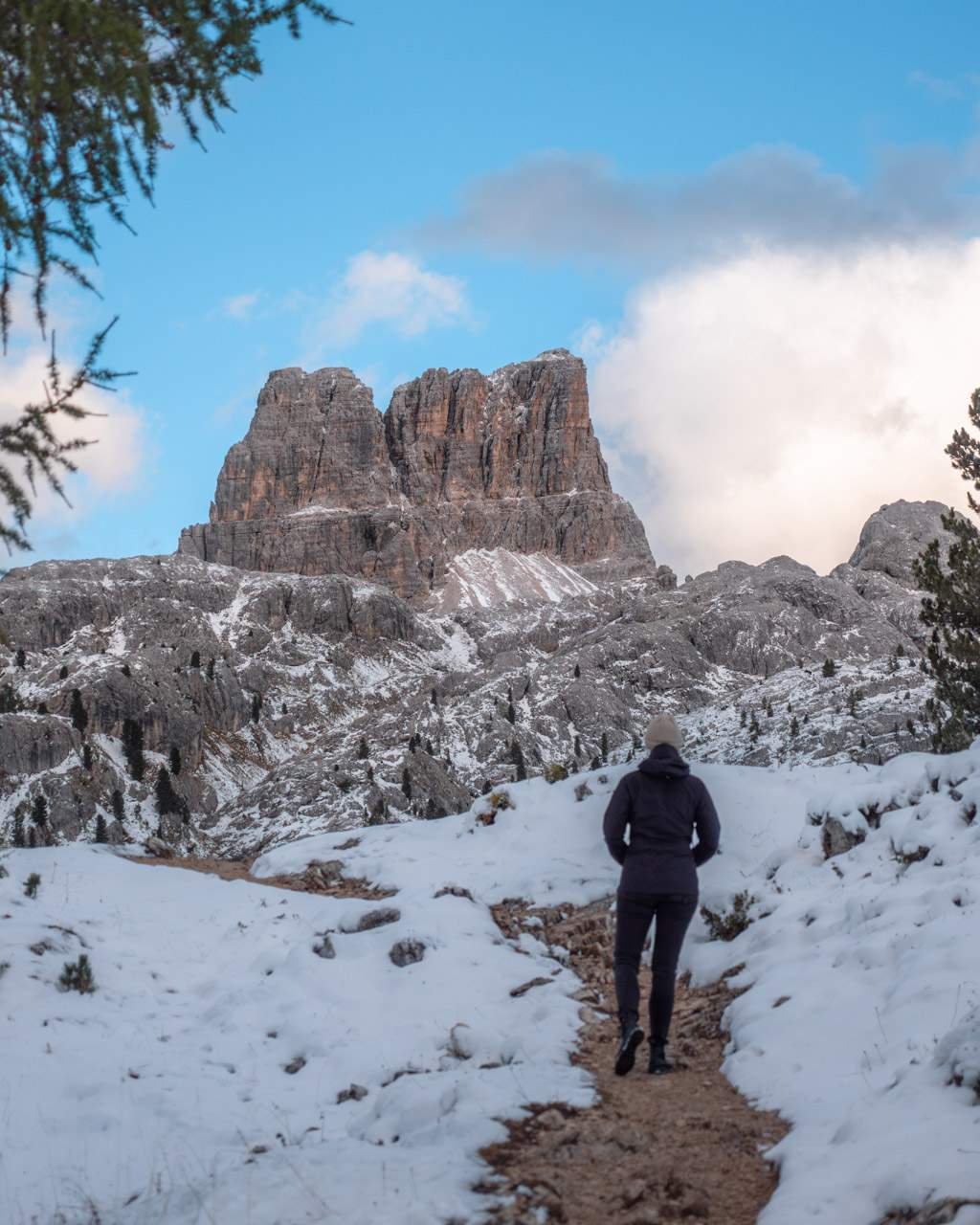 Victoria on the hiking trail to Lago di Limides