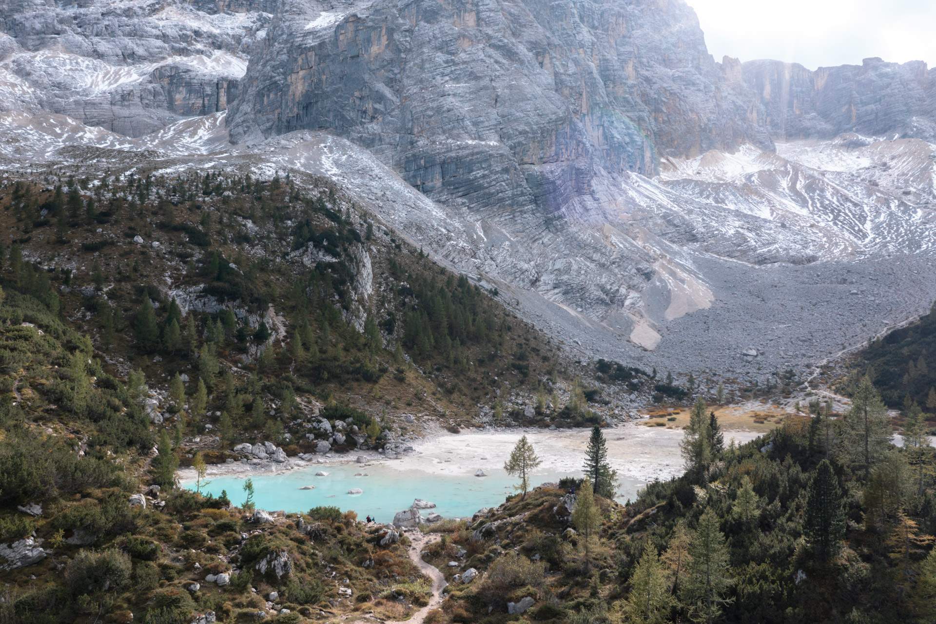 Shallow water in Lago di Sorapis seen from the drone