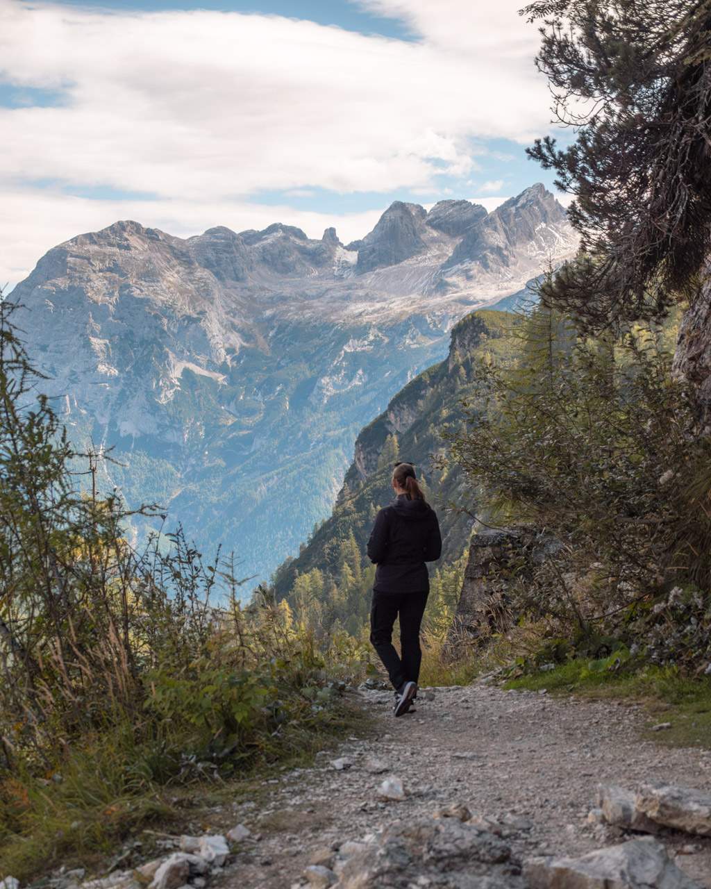 Victoria and view on the way to Lago di Sorapis in the Dolomites