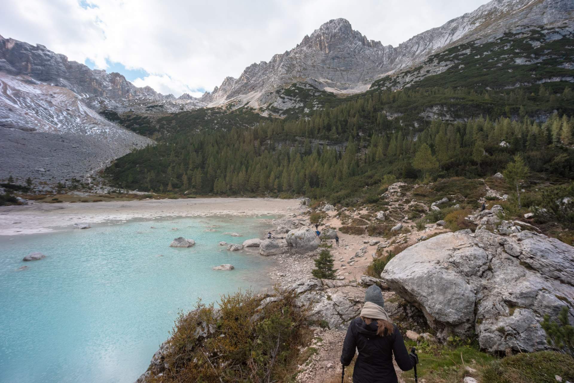 The bank at Lago di Sorapis
