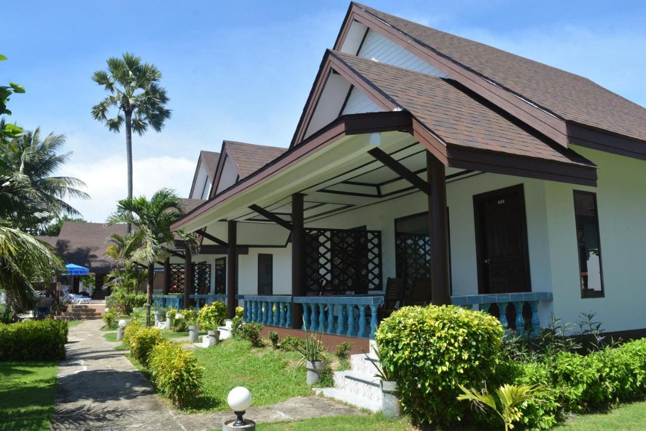Lanta Il Mare Beach Resort at Klong Nin in Koh Lanta