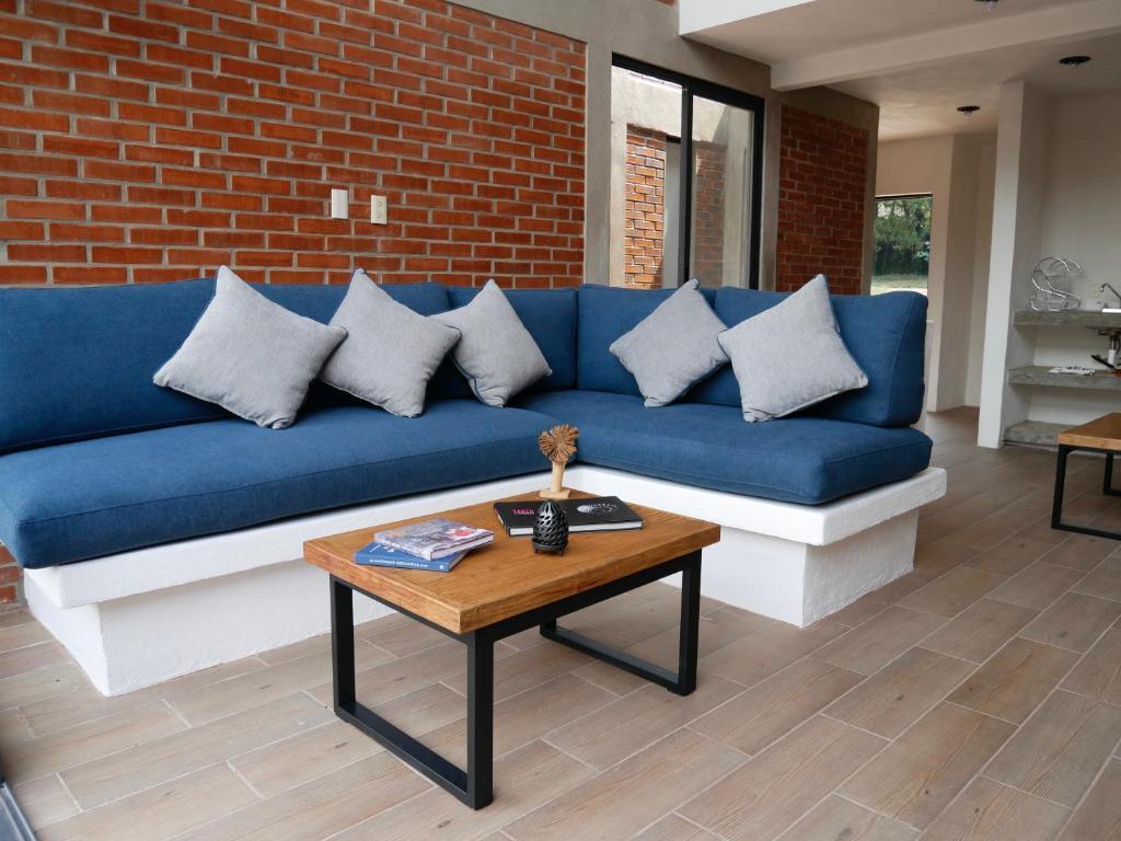 Las Orquídeas living room