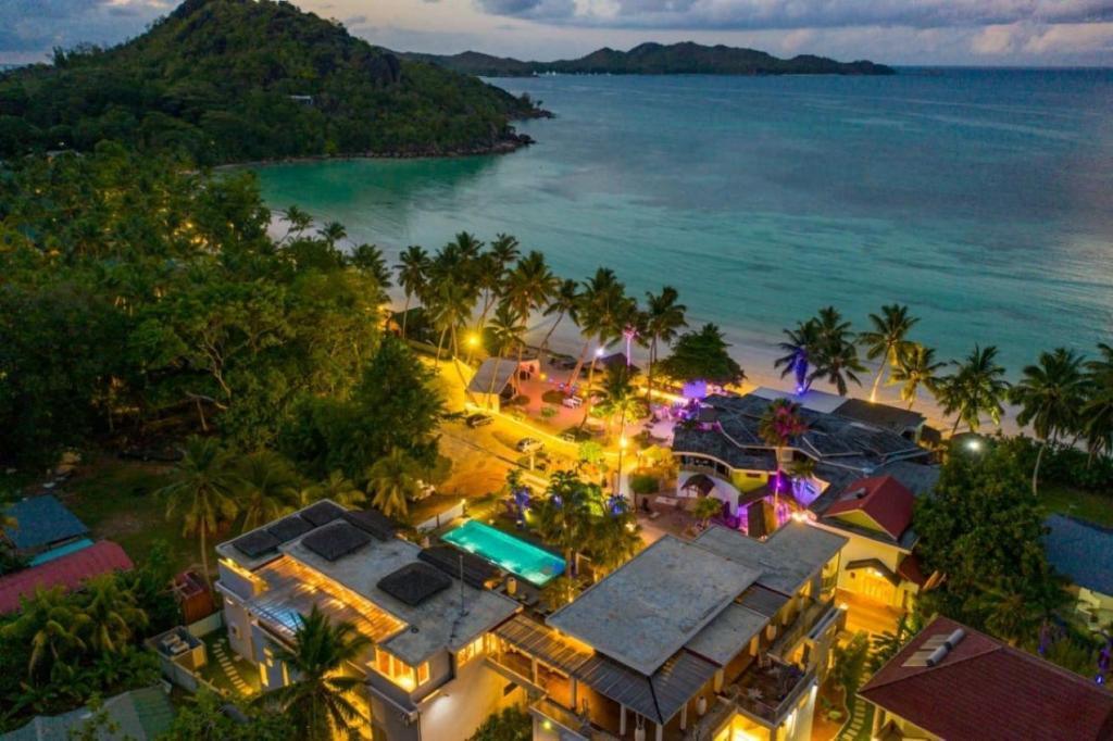 Le Duc de Praslin in the evening