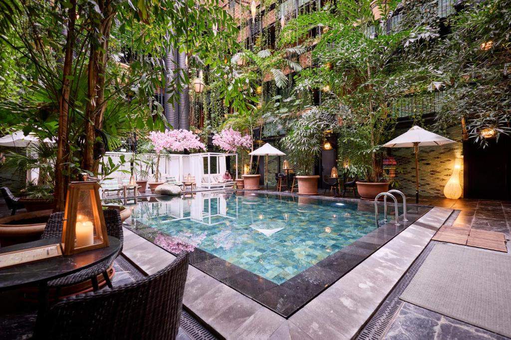 Manon Les Suites pool