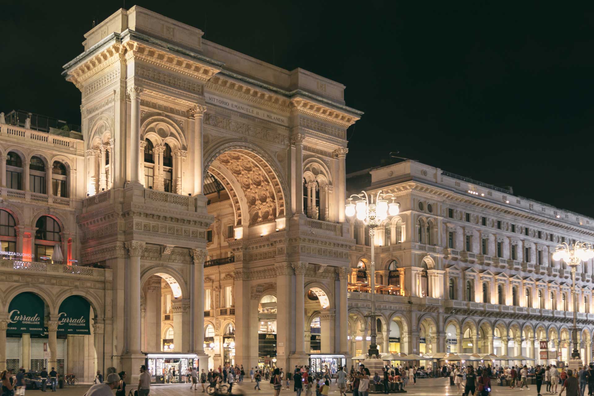 Galleria Vittorio Emanuele II at night