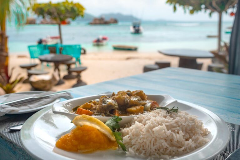 <em></noscript>A Vegan Eating Guide to Seychelles:</em> The Best Places to Eat on Mahé, Praslin & La Digue