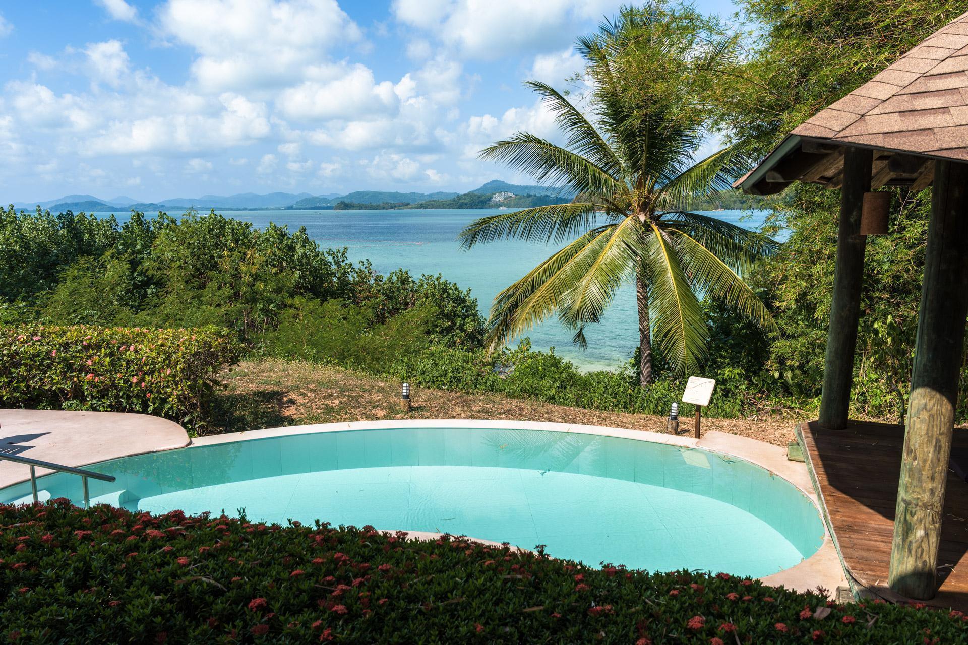 The private pool with the ocean in the background