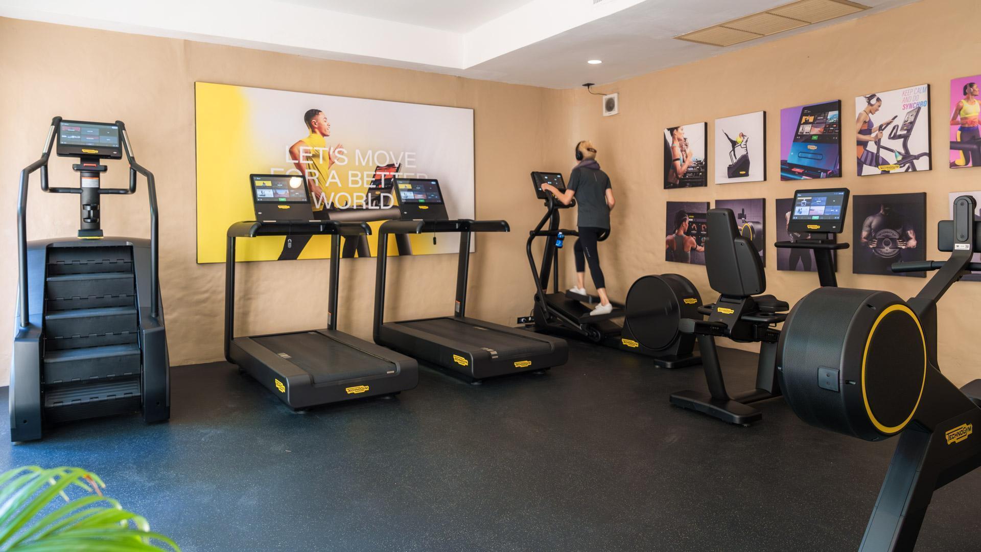 The cardio floor with Technogym machines