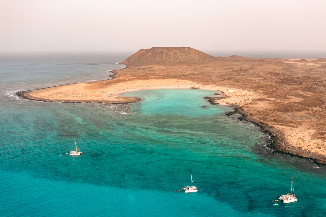 Playa de la Concha and Montana la Caldera on Lobos Island