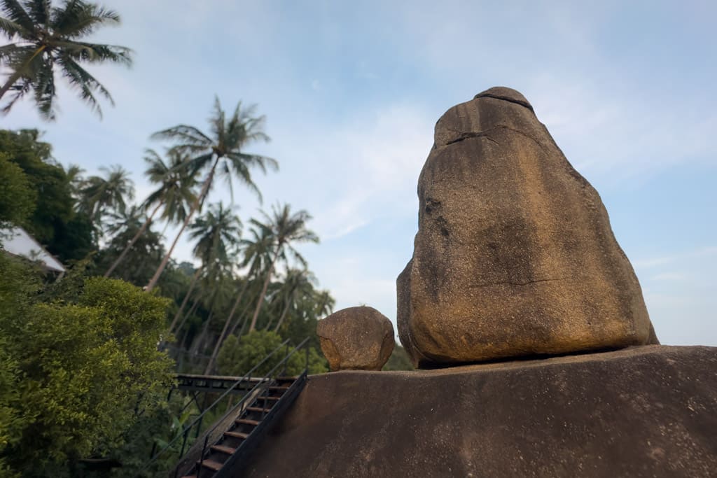 Overlap Stone from the side