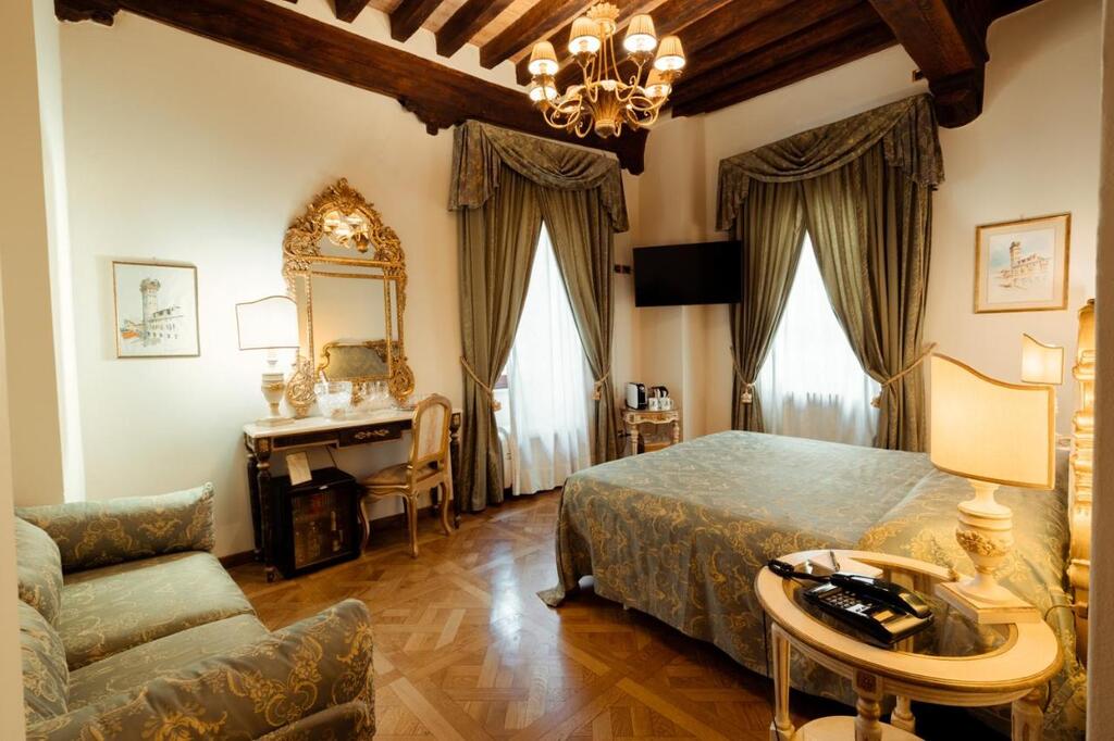 Palazzo Alexander is an affordable place in Lucca