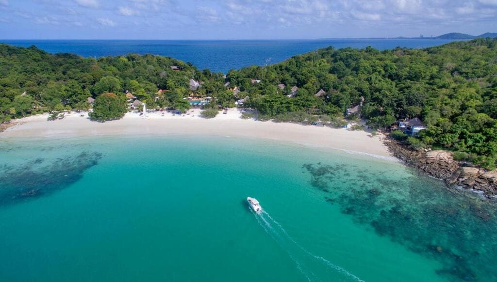 Drone image of the beach at Paradee in Koh Samet
